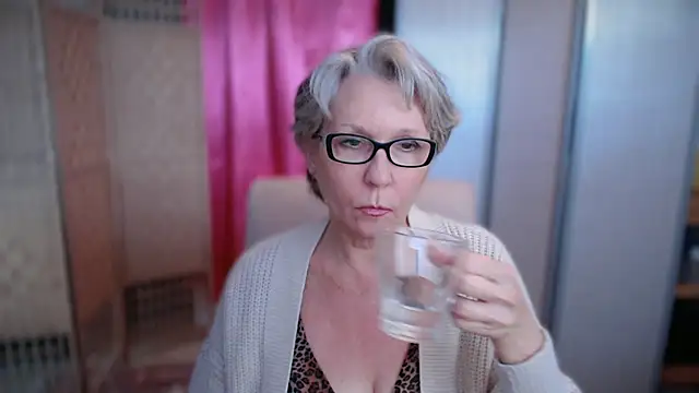 petradaniels online show from 12-17-25, 10:38