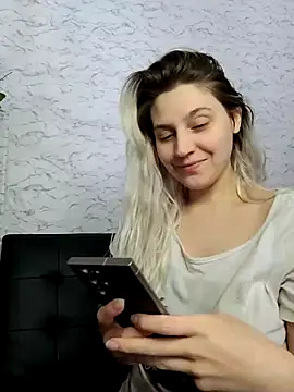 Snapshot of ScarletCallings420 chatting on 04-11-26, 01:54 ScarletCallings420 online show from 04-11-26, 01:54