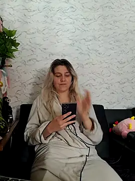 Snapshot of ScarletCallings420 chatting on 04-16-26, 07:47 ScarletCallings420 online show from 04-16-26, 07:47
