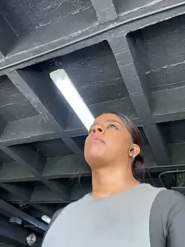 Snapshot of trianawhite chatting on 12-02-24, 05:26 trianawhite online show from 12-02-24, 05:26