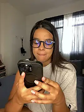 Snapshot of trianawhite chatting on 12-06-24, 04:06 trianawhite online show from 12-06-24, 04:06