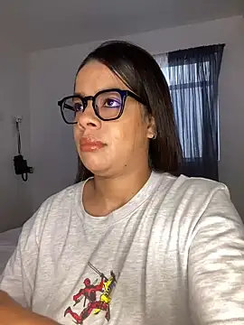 Snapshot of trianawhite chatting on 12-14-24, 03:25 trianawhite online show from 12-14-24, 03:25