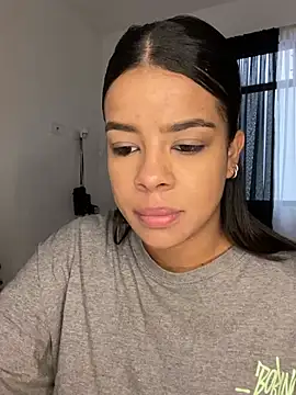 Snapshot of trianawhite chatting on 12-17-24, 02:55 trianawhite online show from 12-17-24, 02:55