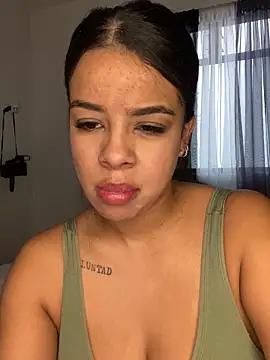 Snapshot of trianawhite chatting on 01-09-25, 07:29 trianawhite online show from 01-09-25, 07:29