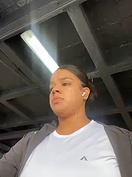 Snapshot of trianawhite chatting on 02-06-25, 08:56 trianawhite online show from 02-06-25, 08:56