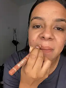 Snapshot of trianawhite chatting on 02-17-25, 08:36 trianawhite online show from 02-17-25, 08:36