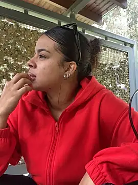 Snapshot of trianawhite chatting on 02-22-25, 03:36 trianawhite online show from 02-22-25, 03:36