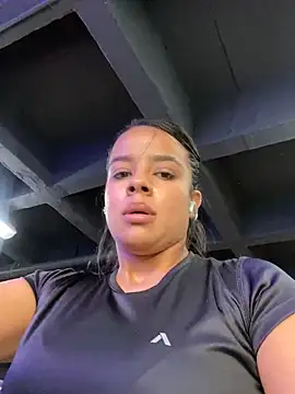 Snapshot of trianawhite chatting on 03-05-25, 06:34 trianawhite online show from 03-05-25, 06:34