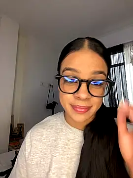 Snapshot of trianawhite chatting on 09-16-25, 02:18 trianawhite online show from 09-16-25, 02:18