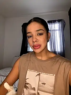 Snapshot of trianawhite chatting on 09-23-25, 03:15 trianawhite online show from 09-23-25, 03:15