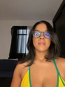 Snapshot of trianawhite chatting on 09-30-25, 02:00 trianawhite online show from 09-30-25, 02:00