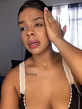 Snapshot of trianawhite chatting on 10-04-25, 03:43 trianawhite online show from 10-04-25, 03:43