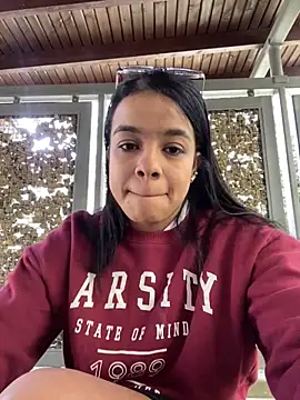 Snapshot of trianawhite chatting on 10-24-25, 02:24 trianawhite online show from 10-24-25, 02:24