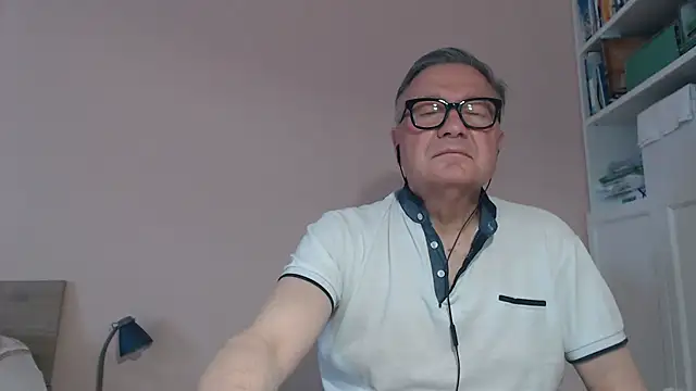 Snapshot of YOU6me chatting on 06-02-26, 03:47 YOU6me online show from 06-02-26, 03:47