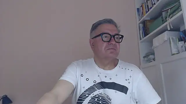 Snapshot of YOU6me chatting on 06-18-26, 07:30 YOU6me online show from 06-18-26, 07:30