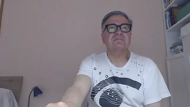 Snapshot of YOU6me chatting on 06-18-26, 09:36 YOU6me online show from 06-18-26, 09:36