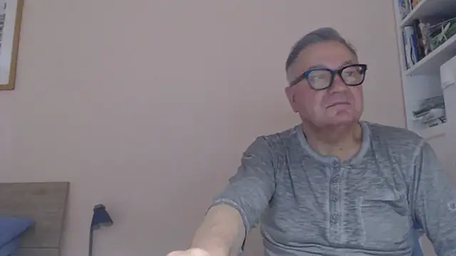 Snapshot of YOU6me chatting on 07-08-26, 08:30 YOU6me online show from 07-08-26, 08:30