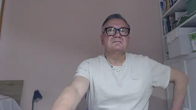 Snapshot of YOU6me chatting on 07-20-26, 03:03 YOU6me online show from 07-20-26, 03:03