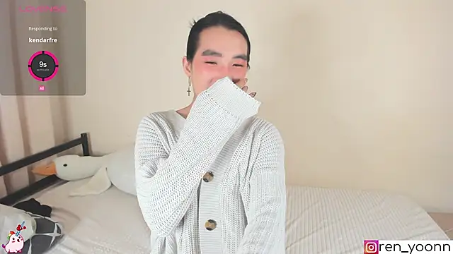 Snapshot of Ren_yoon chatting on 09-12-25, 11:15 Ren yoon online show from 09-12-25, 11:15