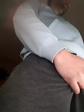 Snapshot of Lucas1andOnly4Girl chatting on 02-22-25, 12:38 Lucas1andOnly4Girl online show from 02-22-25, 12:38