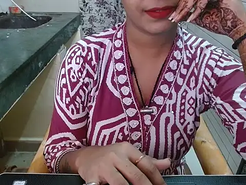 LovingPihu online show from 10-15-25, 05:18