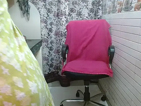 LovingPihu online show from 10-24-25, 05:26