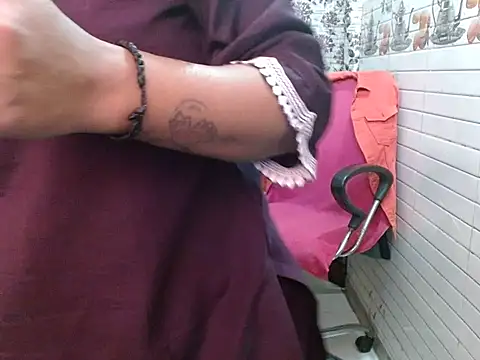 LovingPihu online show from 02-14-26, 05:48