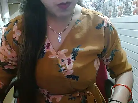 LovingPihu online show from 03-27-26, 05:24