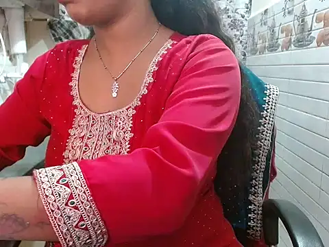 LovingPihu online show from 03-29-26, 06:02