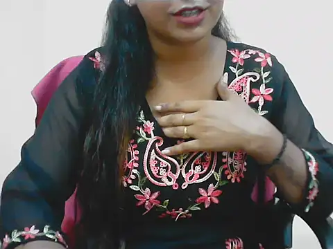 LovingPihu online show from 07-16-26, 05:24