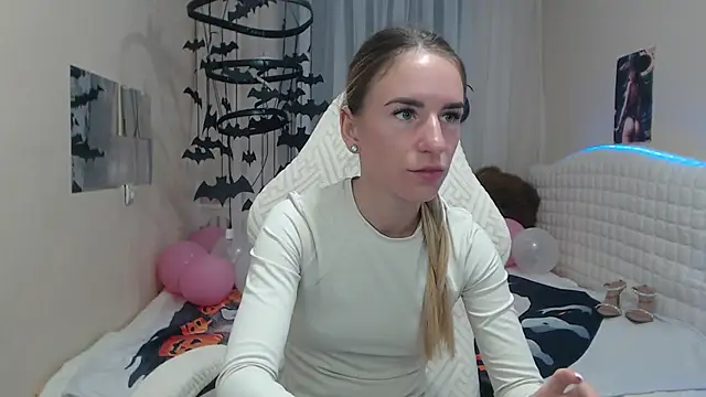 Snapshot of DeboraHorny chatting on 10-18-25, 06:05 DeboraHorny online show from 10-18-25, 06:05