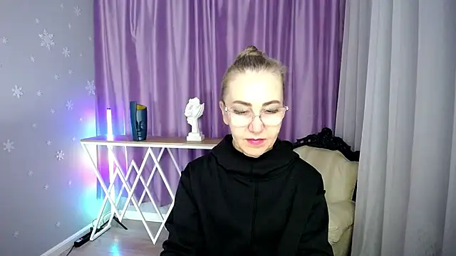 queen a n i online show from 09-26-25, 08:51