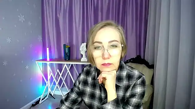 queen a n i online show from 10-23-25, 09:52