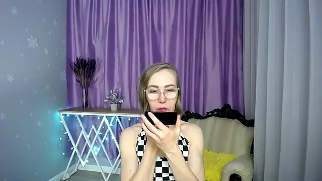 queen a n i online show from 04-14-26, 08:31