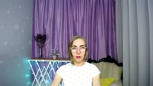 Snapshot of queen_a_n_i chatting on 04-23-26, 09:52 queen a n i online show from 04-23-26, 09:52