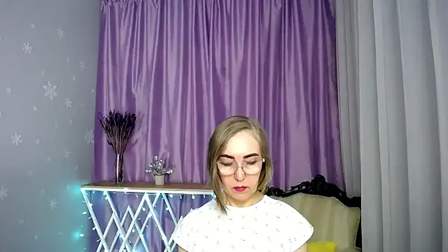 Snapshot of queen_a_n_i chatting on 04-23-26, 12:29 queen a n i online show from 04-23-26, 12:29