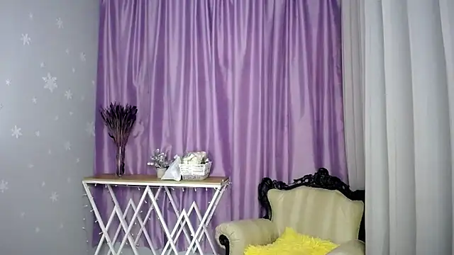 Snapshot of queen_a_n_i chatting on 04-28-26, 07:24 queen a n i online show from 04-28-26, 07:24