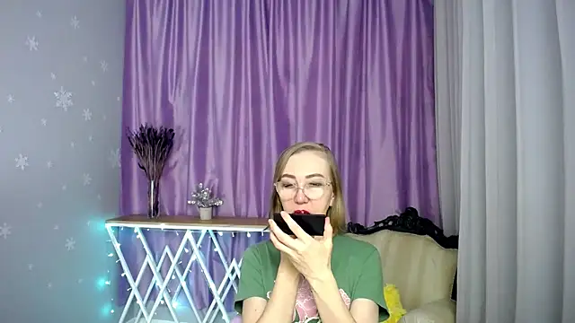 Snapshot of queen_a_n_i chatting on 05-06-26, 09:36 queen a n i online show from 05-06-26, 09:36