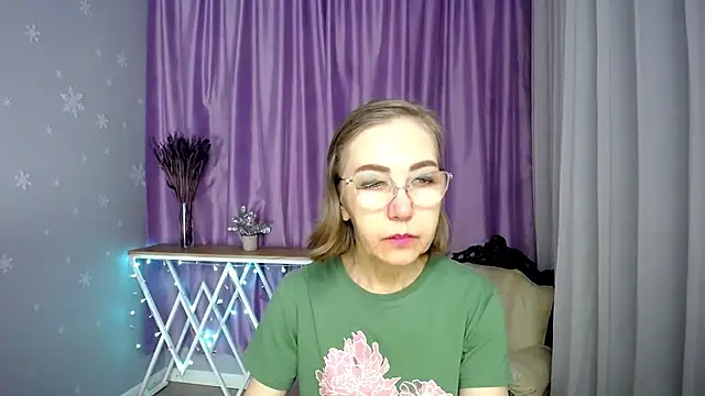 Snapshot of queen_a_n_i chatting on 05-07-26, 06:30 queen a n i online show from 05-07-26, 06:30