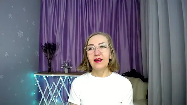 Snapshot of queen_a_n_i chatting on 05-08-26, 07:14 queen a n i online show from 05-08-26, 07:14