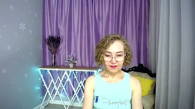 Snapshot of queen_a_n_i chatting on 05-16-26, 10:47 queen a n i online show from 05-16-26, 10:47
