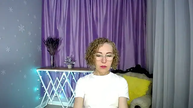 Snapshot of queen_a_n_i chatting on 05-24-26, 07:35 queen a n i online show from 05-24-26, 07:35