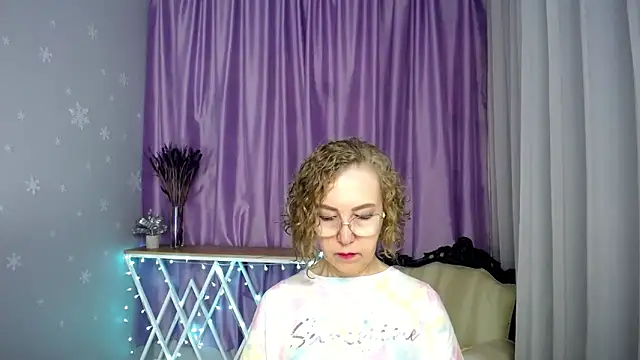 Snapshot of queen_a_n_i chatting on 05-27-26, 08:11 queen a n i online show from 05-27-26, 08:11