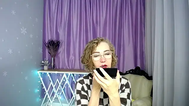 Snapshot of queen_a_n_i chatting on 06-01-26, 08:27 queen a n i online show from 06-01-26, 08:27