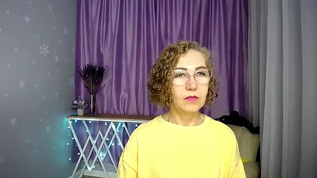 Snapshot of queen_a_n_i chatting on 06-13-26, 03:59 queen a n i online show from 06-13-26, 03:59