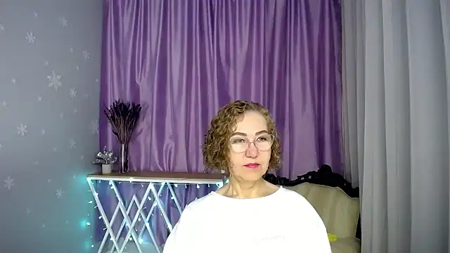 Snapshot of queen_a_n_i chatting on 06-14-26, 04:36 queen a n i online show from 06-14-26, 04:36
