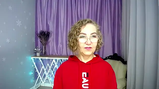Snapshot of queen_a_n_i chatting on 06-18-26, 09:14 queen a n i online show from 06-18-26, 09:14