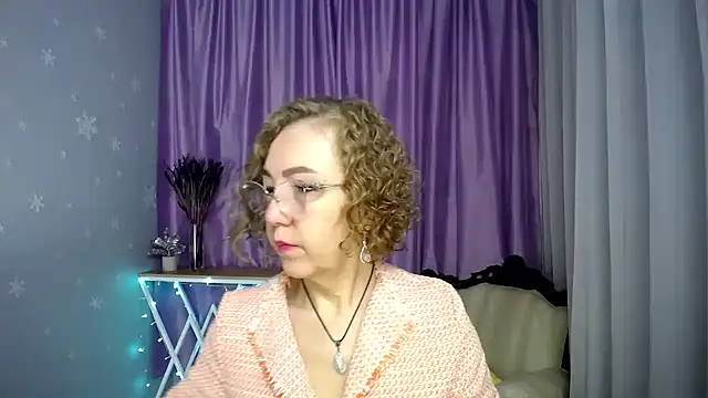 Snapshot of queen_a_n_i chatting on 06-19-26, 06:07 queen a n i online show from 06-19-26, 06:07