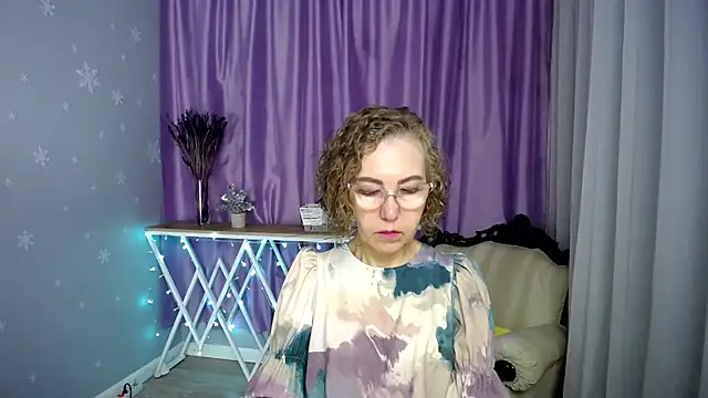 Snapshot of queen_a_n_i chatting on 06-20-26, 05:54 queen a n i online show from 06-20-26, 05:54