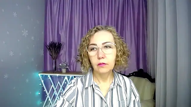 Snapshot of queen_a_n_i chatting on 06-25-26, 08:08 queen a n i online show from 06-25-26, 08:08